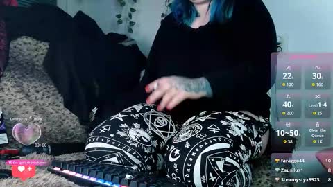 Snapshot of psychobitch69 chatting on 11.28.25 OlivePsy online show from 11.28.25