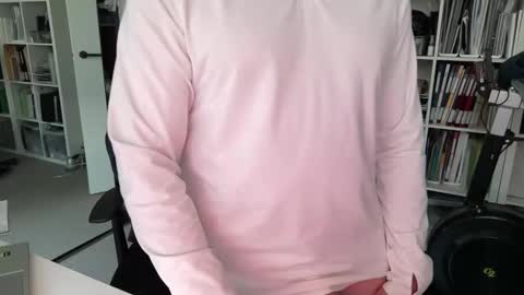 Snapshot of puffiest chatting on 10.31.25 puffiest online show from 10.31.25