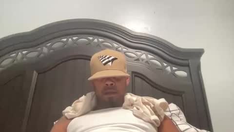 Snapshot of puffindro chatting on 10.27.25 PuffinDro online show from 10.27.25