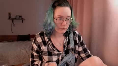 Snapshot of pumbazaebumba chatting on 11.25.25 Alisa lack of vitamin D online show from 11.25.25