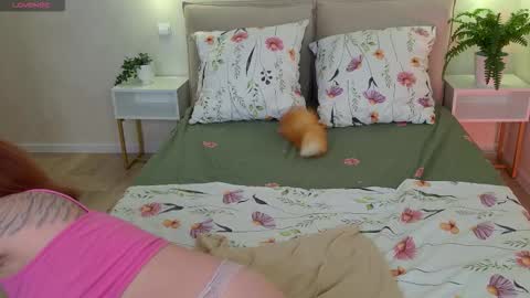 Snapshot of pure_flower_alison chatting on 09.27.25 Alison online show from 09.27.25