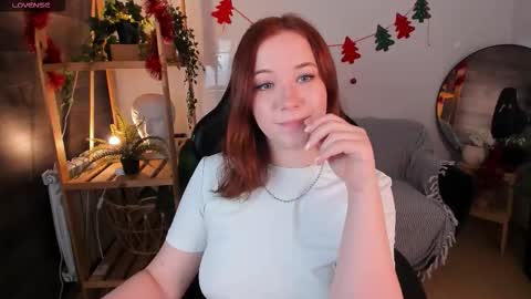 Snapshot of pure_flower_alison chatting on 12.15.25 Alison online show from 12.15.25