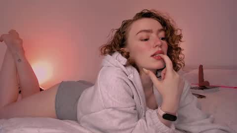 Snapshot of purity_ring chatting on 07.10.26 Marie online show from 07.10.26