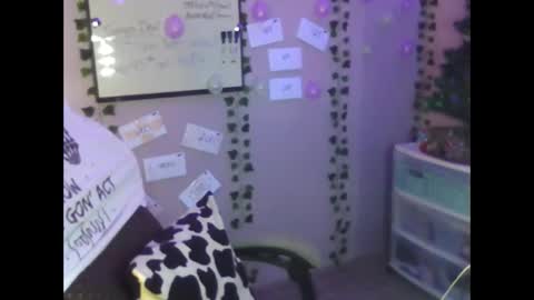 Snapshot of purple2staythnxxx chatting on 11.21.25 Purple2StayThnxxx online show from 11.21.25