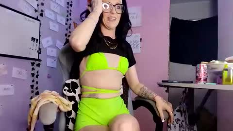 Snapshot of purple2staythnxxx chatting on 12.04.25 Purple2StayThnxxx online show from 12.04.25