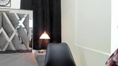 Snapshot of purplestar_ chatting on 12.14.25 Sara online show from 12.14.25