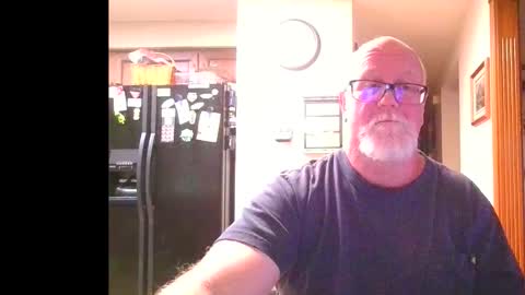 Snapshot of pussylover1365 chatting on 10.22.25 pussylover1365 online show from 10.22.25