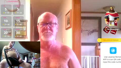 Snapshot of pussylover1365 chatting on 04.15.26 pussylover1365 online show from 04.15.26