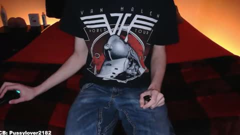 Snapshot of pussylover2182 chatting on 12.18.25 pussylover2182 online show from 12.18.25