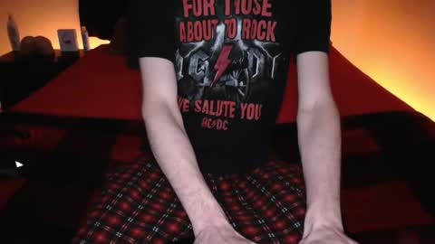 Snapshot of pussylover2182 chatting on 12.19.25 pussylover2182 online show from 12.19.25