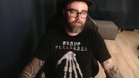 Snapshot of pyroxen chatting on 10.08.25 Yog Sothoth online show from 10.08.25