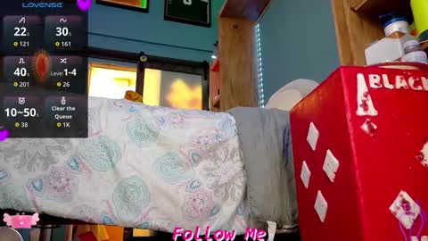 Snapshot of qu33nandh3rk1ng chatting on 11.18.25 Queen And King online show from 11.18.25