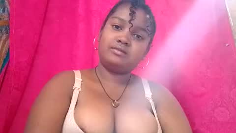 queen01love online show from 11.26.25