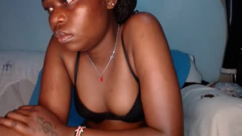 Snapshot of queen_12344 chatting on 02.23.25 emmie online show from 02.23.25