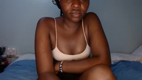 Snapshot of queen_12344 chatting on 03.04.25 emmie online show from 03.04.25