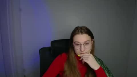 Snapshot of queen_amelie chatting on 02.15.26 Amelie online show from 02.15.26