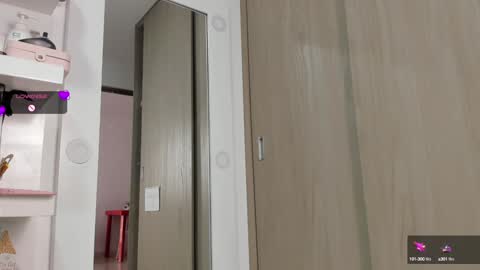 Snapshot of queen_antonella_oficial chatting on 01.28.25 QUEEN ANTONELLA online show from 01.28.25