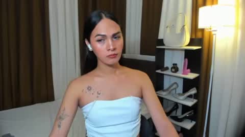 Snapshot of queen_dyosa chatting on 11.22.25 Queen Dyosa online show from 11.22.25