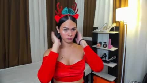 Snapshot of queen_dyosa chatting on 12.14.25 Queen Dyosa online show from 12.14.25