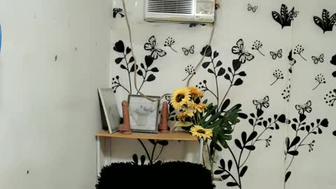 Snapshot of queen_elicktra chatting on 02.12.25 JOY online show from 02.12.25