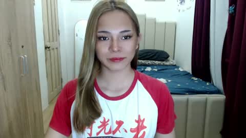 Snapshot of queen_heart0 chatting on 06.15.26 shawny online show from 06.15.26