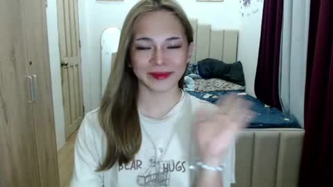 Snapshot of queen_heart0 chatting on 06.16.26 shawny online show from 06.16.26