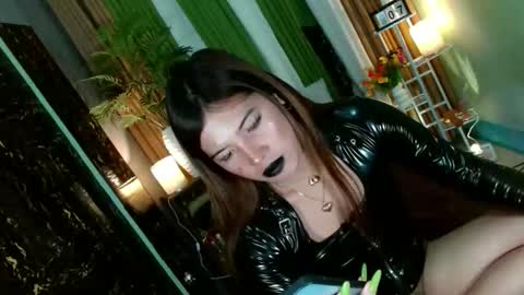 Kendal  online here from 6am-3pm philippine time online show from 10.07.25