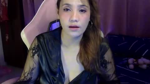 QueenHennessy online show from 12.02.24