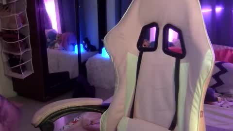 QueenHennessy online show from 09.13.25