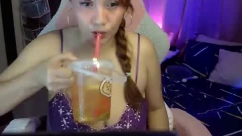 Snapshot of queen_kur chatting on 04.18.26 QueenHennessy online show from 04.18.26