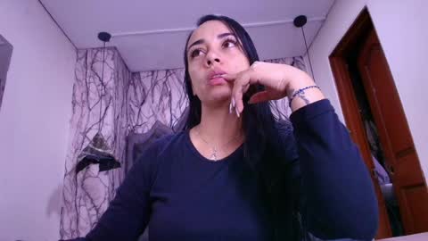 Snapshot of queen_nyxx chatting on 06.02.26 QueenNyx online show from 06.02.26