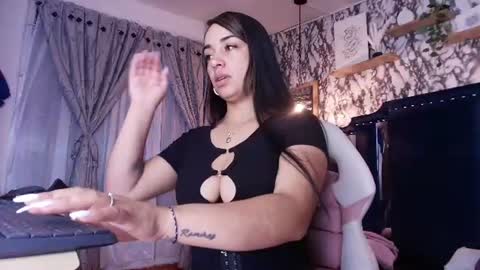 Snapshot of queen_nyxx chatting on 06.26.26 QueenNyx online show from 06.26.26