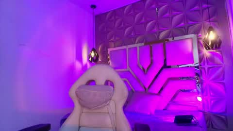Snapshot of queen_perla_ chatting on 04.29.26 online show from 04.29.26
