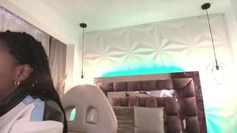 Snapshot of queen_perla_ chatting on 05.23.26 online show from 05.23.26