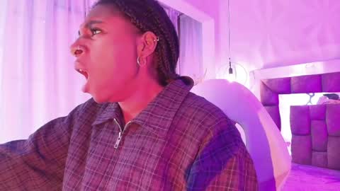 Snapshot of queen_perla_ chatting on 05.29.26 online show from 05.29.26