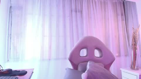 Snapshot of queen_perla_ chatting on 06.01.26 online show from 06.01.26