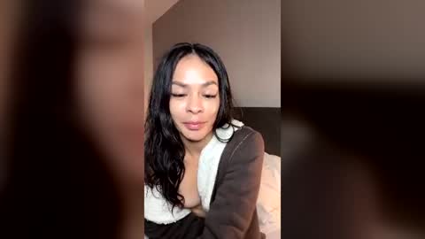 Snapshot of queen_reyna68 chatting on 07.21.26 queen_reyna68 online show from 07.21.26