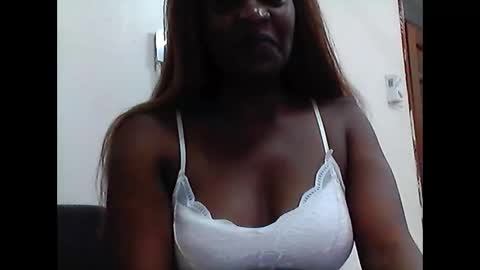 Snapshot of queen_tess1 chatting on 02.13.25 queen_tess1 online show from 02.13.25