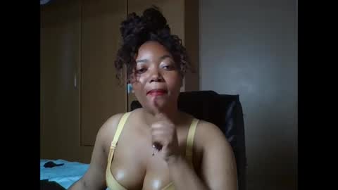 Queenbebony2 online show from 05.12.26