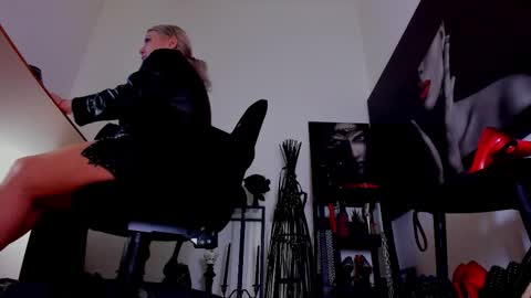 Snapshot of queencatsnow chatting on 02.02.26 Misscatsnow online show from 02.02.26