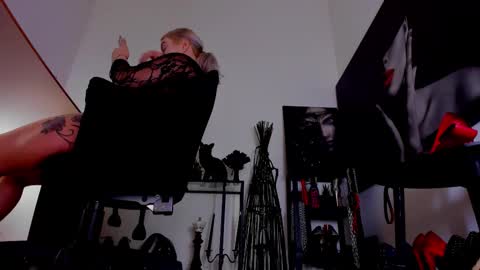 Snapshot of queencatsnow chatting on 02.05.26 Misscatsnow online show from 02.05.26