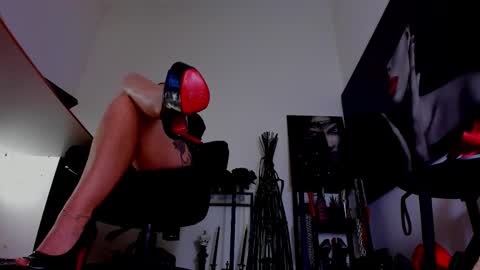 Snapshot of queencatsnow chatting on 02.25.26 Misscatsnow online show from 02.25.26