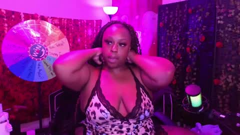 Snapshot of queencroze chatting on 05.02.26 Queen Cherise Roze online show from 05.02.26