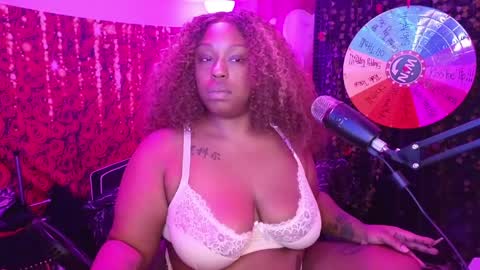 Snapshot of queencroze chatting on 06.06.26 Queen Cherise Roze online show from 06.06.26