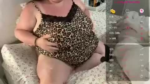 Queen curves online show from 07.20.26