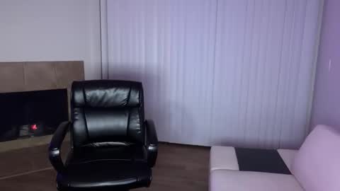 queendomi online show from 12.20.25