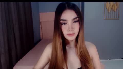 queenemeraldts online show from 11.21.25