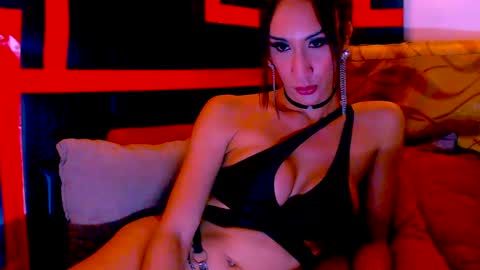 Snapshot of queenfox4u chatting on 12.30.24 LadyAlpa online show from 12.30.24