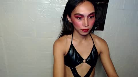 just call me QUEEN and ill be there online show from 02.12.25