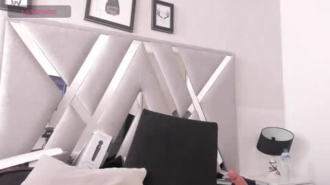 QUEENJEENN online show from 01.18.25